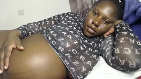 Snapshot of cozy_dion chatting on 02.10.26 Erykah online show from 02.10.26