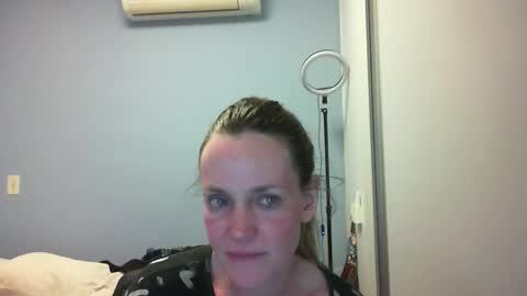 Snapshot of crazyanny chatting on 10.27.25 Anny online show from 10.27.25