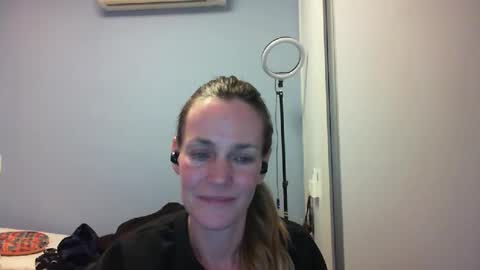 Snapshot of crazyanny chatting on 10.31.25 Anny online show from 10.31.25