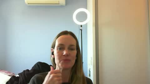 Snapshot of crazyanny chatting on 11.11.25 Anny online show from 11.11.25