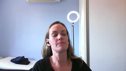 Snapshot of crazyanny chatting on 11.12.25 Anny online show from 11.12.25