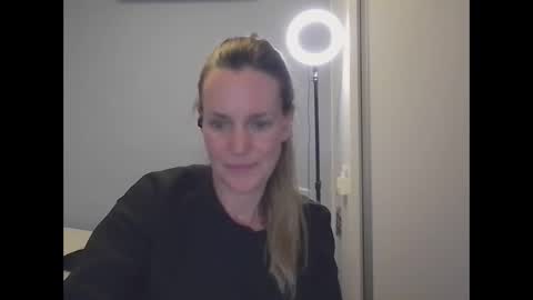 Snapshot of crazyanny chatting on 11.13.25 Anny online show from 11.13.25