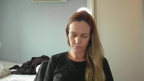 Snapshot of crazyanny chatting on 11.14.25 Anny online show from 11.14.25