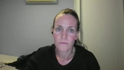 Snapshot of crazyanny chatting on 11.15.25 Anny online show from 11.15.25