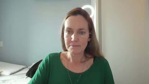 Snapshot of crazyanny chatting on 11.18.25 Anny online show from 11.18.25