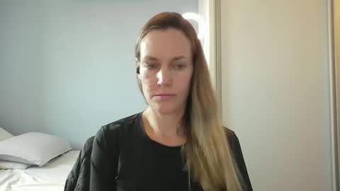 Snapshot of crazyanny chatting on 11.19.25 Anny online show from 11.19.25