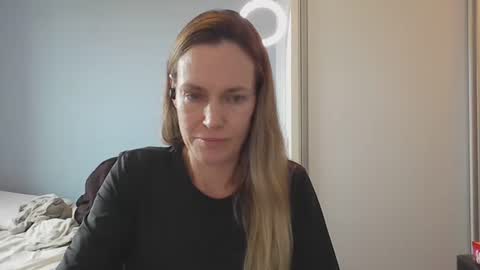 Snapshot of crazyanny chatting on 11.20.25 Anny online show from 11.20.25