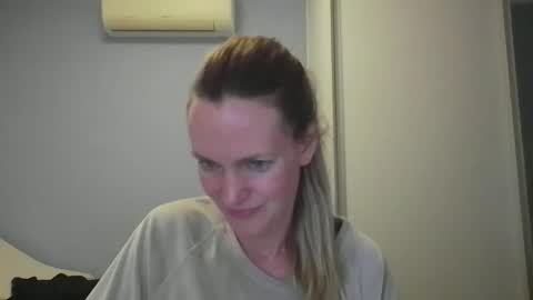 Snapshot of crazyanny chatting on 11.23.25 Anny online show from 11.23.25