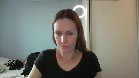 Snapshot of crazyanny chatting on 12.02.25 Anny online show from 12.02.25