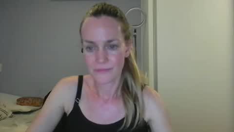 Snapshot of crazyanny chatting on 12.03.25 Anny online show from 12.03.25