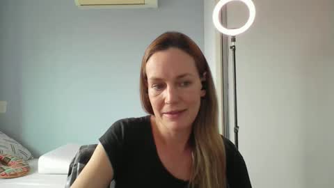 Snapshot of crazyanny chatting on 12.03.25 Anny online show from 12.03.25