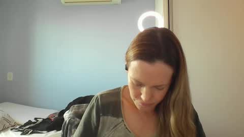 Snapshot of crazyanny chatting on 12.04.25 Anny online show from 12.04.25