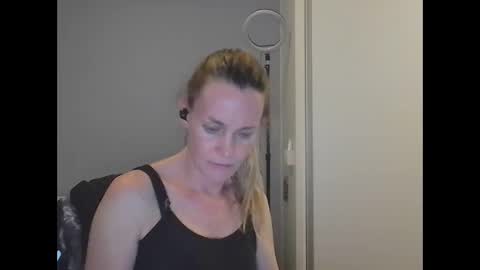 Snapshot of crazyanny chatting on 12.05.25 Anny online show from 12.05.25