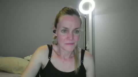 Snapshot of crazyanny chatting on 12.15.25 Anny online show from 12.15.25