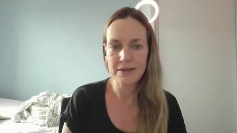 Snapshot of crazyanny chatting on 12.15.25 Anny online show from 12.15.25