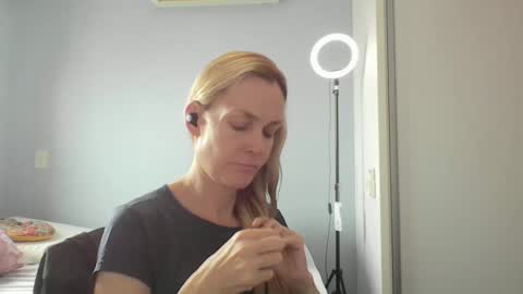 Anny online show from 04.29.26