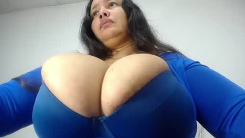 Snapshot of crazyonme chatting on 07.30.26 diosalinda online show from 07.30.26