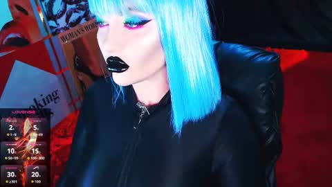 Snapshot of crazypinkyball chatting on 06.19.26 Roxy online show from 06.19.26