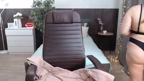 Crazyy Girl  online show from 12.22.24