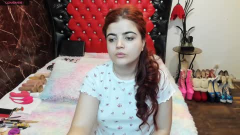 Snapshot of crazzy_pussy chatting on 02.02.25 Ana  online show from 02.02.25