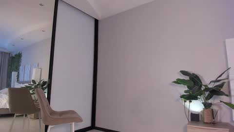 Snapshot of creambaby1 chatting on 02.04.26 ALEXA AND WALLY online show from 02.04.26