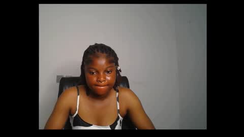 Snapshot of creamy_juicypussy chatting on 02.13.25 Lady jasmine online show from 02.13.25