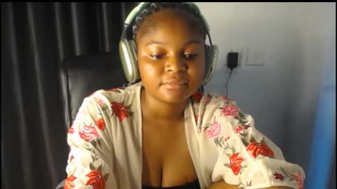 Snapshot of creamy_juicypussy chatting on 09.27.25 Lady jasmine online show from 09.27.25