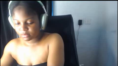 Snapshot of creamy_juicypussy chatting on 10.01.25 Lady jasmine online show from 10.01.25