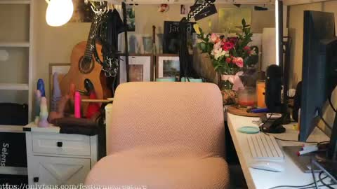 Snapshot of creature_marie chatting on 04.21.26 Creature Marie online show from 04.21.26