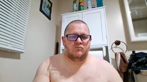 Snapshot of creeeping_death chatting on 01.23.25 The hopeless romantic online show from 01.23.25