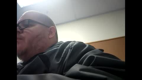 Snapshot of creeeping_death chatting on 01.29.25 The hopeless romantic online show from 01.29.25