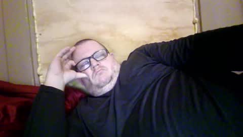 Snapshot of creeeping_death chatting on 12.19.25 The hopeless romantic online show from 12.19.25