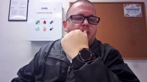 Snapshot of creeeping_death chatting on 12.21.25 The hopeless romantic online show from 12.21.25