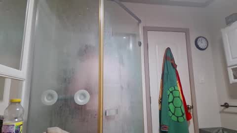 Snapshot of creeeping_death chatting on 12.23.25 The hopeless romantic online show from 12.23.25