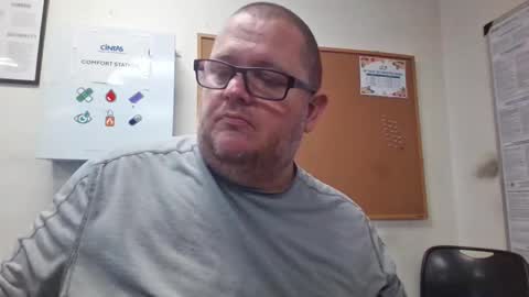 Snapshot of creeeping_death chatting on 01.11.26 The hopeless romantic online show from 01.11.26