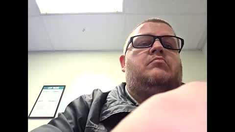 Snapshot of creeeping_death chatting on 02.25.26 The hopeless romantic online show from 02.25.26