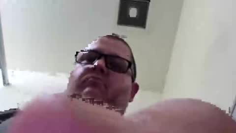 Snapshot of creeeping_death chatting on 03.10.26 The hopeless romantic online show from 03.10.26