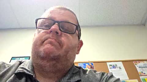 Snapshot of creeeping_death chatting on 03.13.26 The hopeless romantic online show from 03.13.26