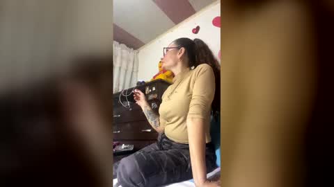 Snapshot of crespavale chatting on 03.19.26 crespavale online show from 03.19.26