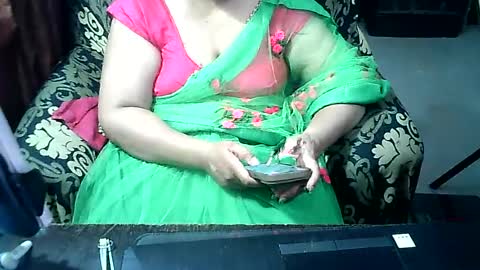 Snapshot of crezybhabihot chatting on 07.25.26 Sonika69 online show from 07.25.26