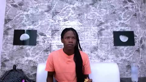 CriisBrown  online show from 11.22.25