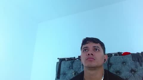 Snapshot of crisandmery chatting on 03.04.25 CRISANDMERY online show from 03.04.25