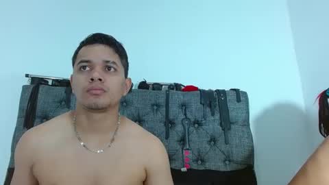 Snapshot of crisandmery chatting on 03.10.25 CRISANDMERY online show from 03.10.25