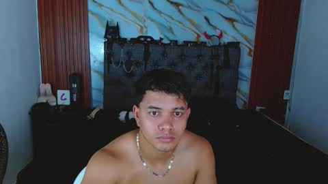 Snapshot of crisandmery chatting on 11.24.25 CRISANDMERY online show from 11.24.25