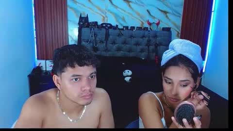 Snapshot of crisandmery chatting on 11.27.25 CRISANDMERY online show from 11.27.25