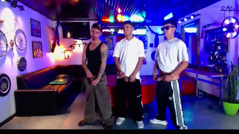 Snapshot of crismens chatting on 12.20.25 crismens online show from 12.20.25