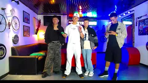 Snapshot of crismens chatting on 01.12.26 crismens online show from 01.12.26