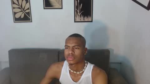 Snapshot of criss_zuri chatting on 09.25.25 criss_zuri online show from 09.25.25