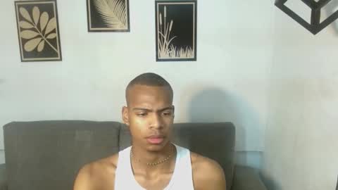 Snapshot of criss_zuri chatting on 10.01.25 criss_zuri online show from 10.01.25