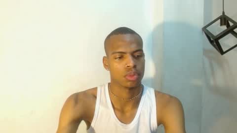 Snapshot of criss_zuri chatting on 10.04.25 criss_zuri online show from 10.04.25